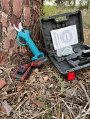 Tesoura de Poda com 2 baterias incluídas